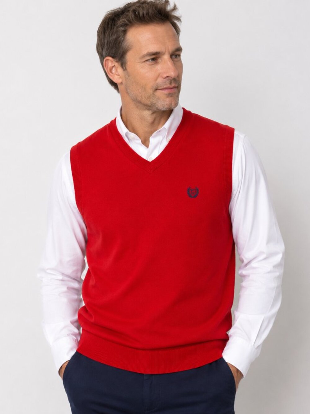 Chaps Men’s Red V-Neck Sweater Vest Size Medium Excellent condition
